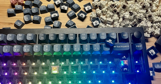 Udskiftning af switches i mit Keychron V1 Max keyboard Udskiftning af switches i mit Keychron V1 Max keyboard